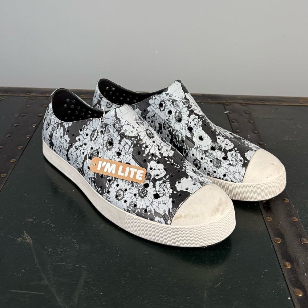 Native Womens Floral Balck And White Fashion Sneakers Women's Size 11 New W/Tag
